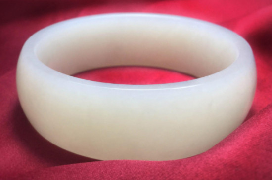 戴玉鐲的好處和禁忌