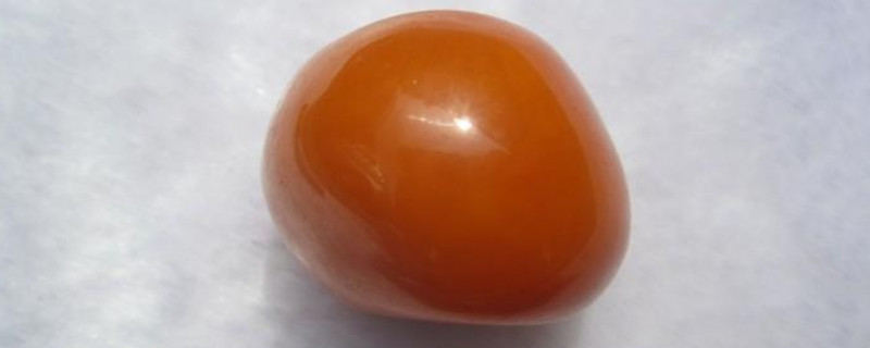 真蜜蠟用手機燈照會什么顏色