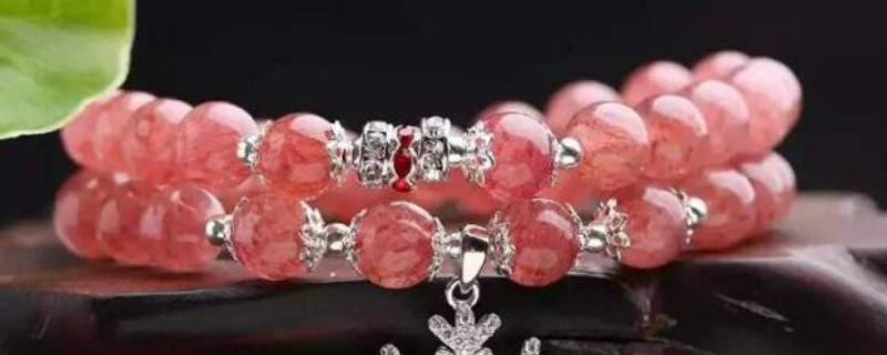 草莓晶可以跟黃金一起佩戴么