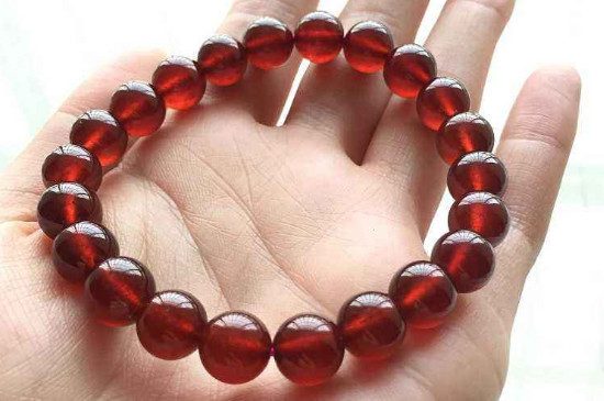 石榴石項鏈的功效與作用佩戴禁忌