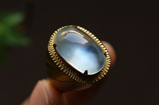 太陽石能和月亮石一起戴嗎