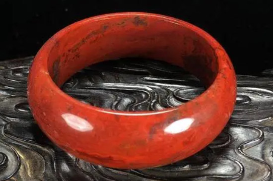 紅色瑪瑙手鐲的功效與作用