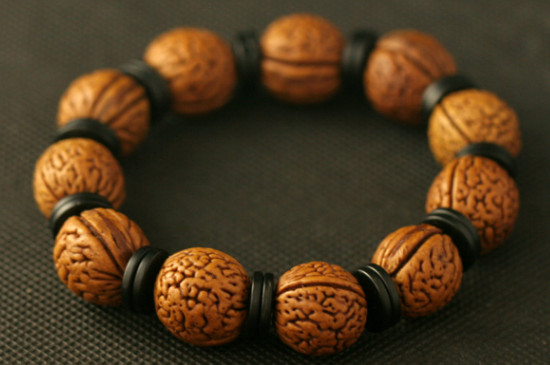 野生桃核手串怎樣盤玩