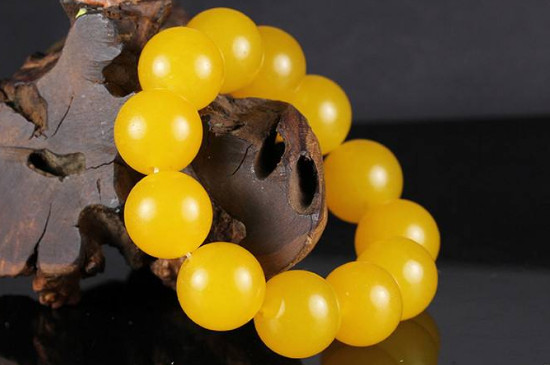 黃玉手鏈應(yīng)該戴哪只手