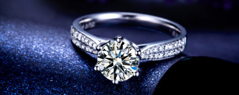 鉆石里面有個(gè)小黑點(diǎn)是什么情況?