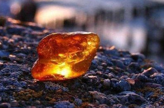 琥珀要怎么鑒定呢