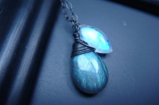 月光石能戴右手嗎