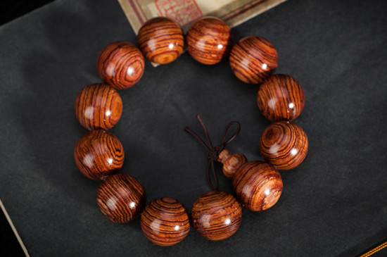 花梨木手串怎么盤玩