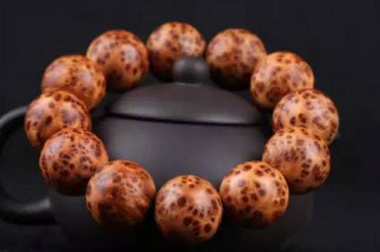 崖柏手串如何把玩