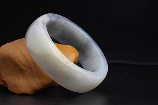 玉髓可以經(jīng)常帶嗎，戴玉髓的好處