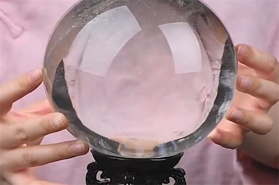 白水晶球風(fēng)水?dāng)[件的寓意