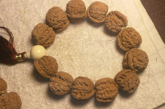 文玩核桃手串哪種好，白獅子/南疆石/四座樓/滿天星