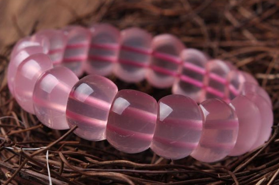 粉水晶手鏈幾顆為好，建議粉水晶手鏈為18顆