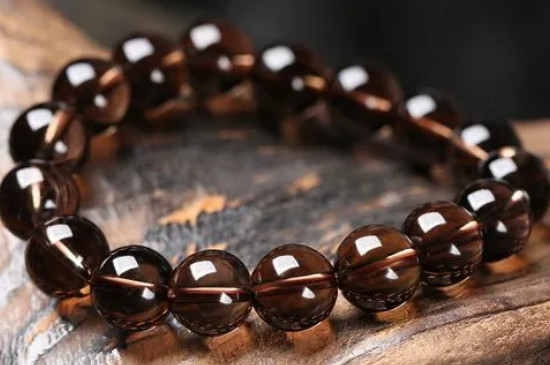 茶晶戴左手還是右手女生