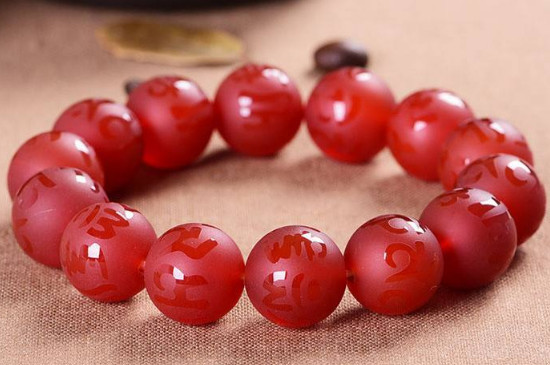 南紅瑪瑙手串多少錢一條