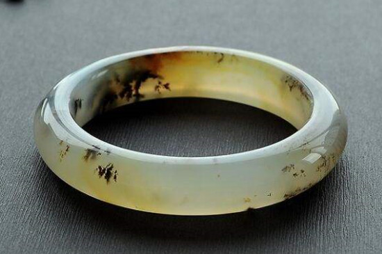 女人戴黃龍玉手鐲禁忌