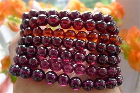 哪些人不適合戴石榴石，這些人千萬不要戴