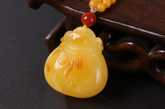 哪些屬相不適合戴蜜蠟，十二生肖都能戴蜜蠟