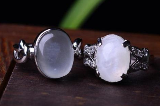 灰月光白月光石不同功效