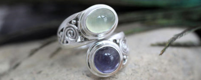 堇青石戴左手還是右手