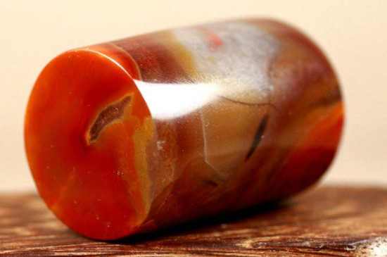 南紅瑪瑙和戰(zhàn)國紅瑪瑙有什么區(qū)別