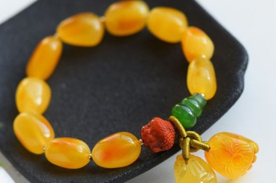 烤色蜜蠟經(jīng)常戴還會(huì)有變色嗎