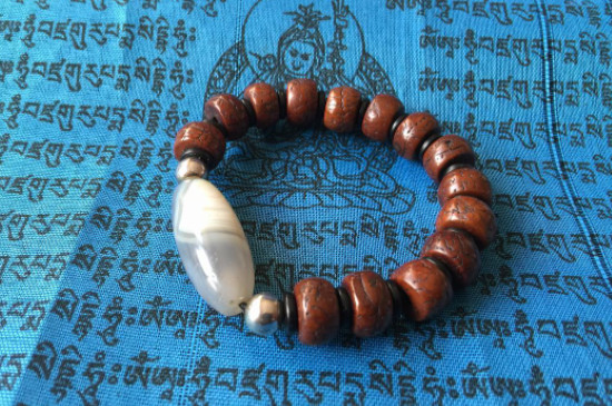 菩提手串是什么材質(zhì)