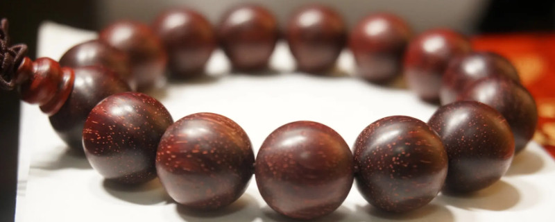 怎樣辨別小葉紫檀的真?zhèn)?><em class=