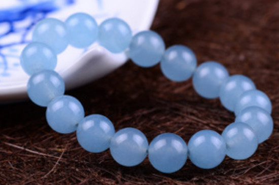 藍(lán)玉髓是染色的嗎