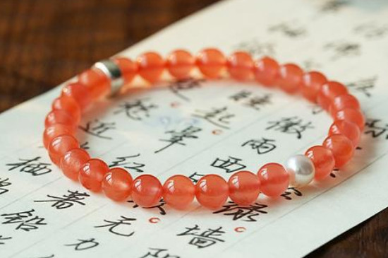 南紅手串多少錢，南紅價(jià)格多少錢一克
