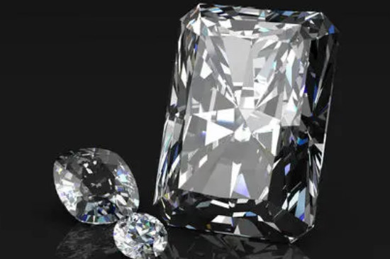 合成鉆石和莫桑鉆的區(qū)別