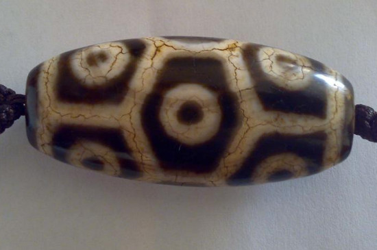 天珠怎么選，看質(zhì)地色澤通明度和風(fēng)化紋