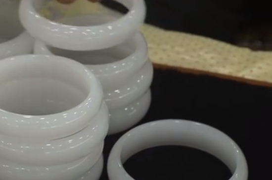 金絲玉手鐲怎么辨別真假