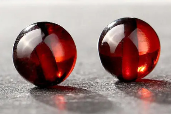 血珀里面有氣泡是真的嗎