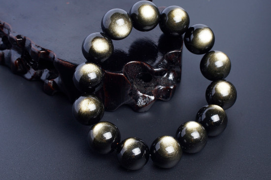 金曜石與黑曜石的區(qū)別