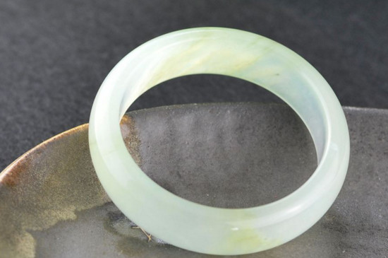 岫玉鐲子價(jià)格，岫玉的最新價(jià)格行情