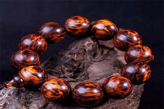 海南黃花梨手串作用及禁忌