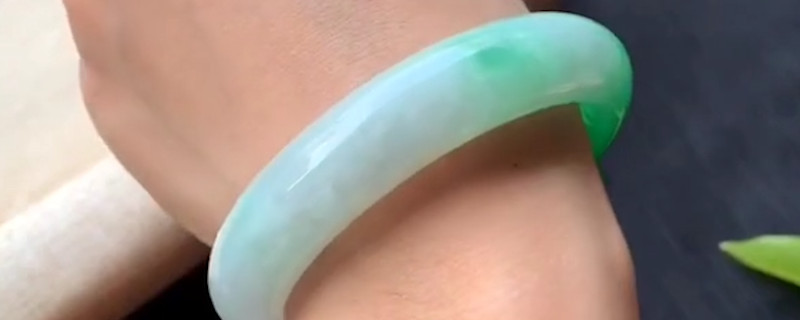 翡翠和玉的區(qū)別哪個貴