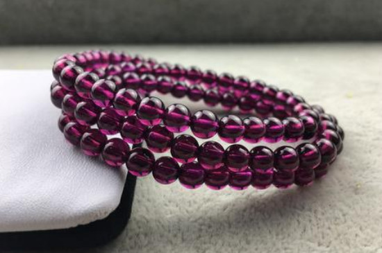 紫牙烏石榴石的功效與作用佩戴禁忌