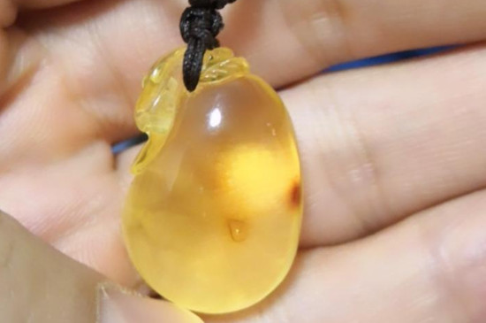 蜜蠟時(shí)間長(zhǎng)了會(huì)變顏色嗎?