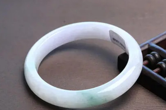 金和玉手鐲可以一起戴嗎