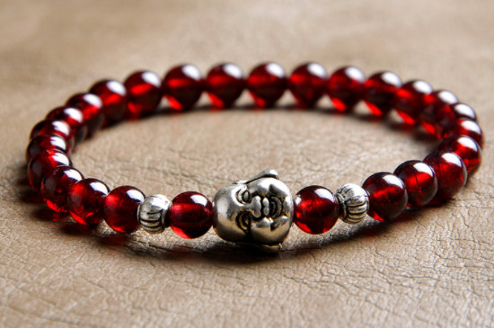 石榴石手鏈的功效與作用