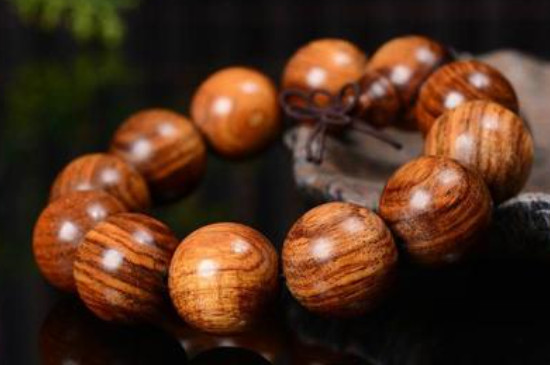 新黃花梨手串盤幾天為什么很干