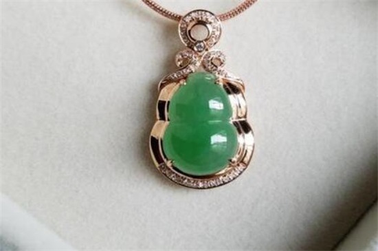 翡翠葫蘆寓意，財(cái)運(yùn)興隆且平安健康