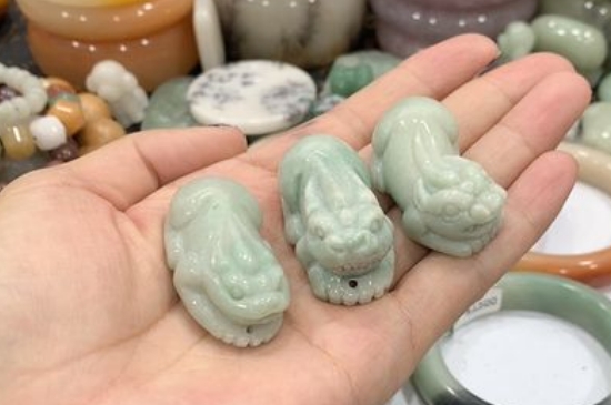 玉石鑒別最簡(jiǎn)單方法如下