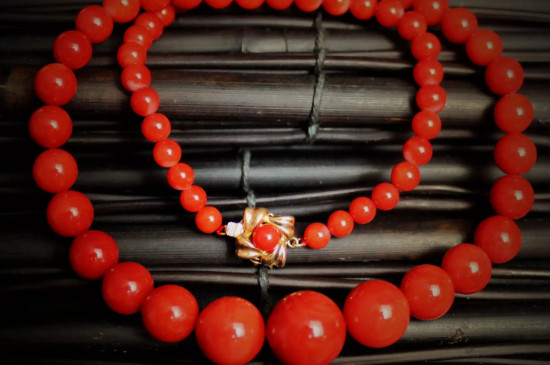 女人戴紅珊瑚的好處