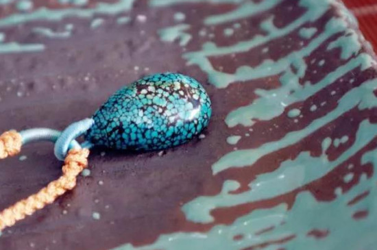 瓷松與綠松石的區(qū)別