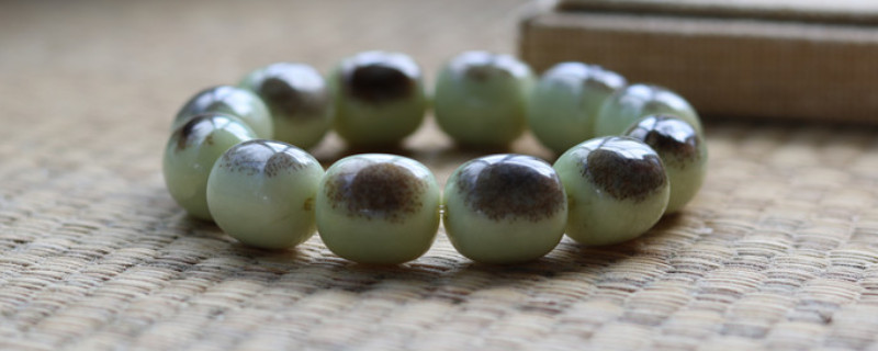 如何判斷岫玉有沒有染色