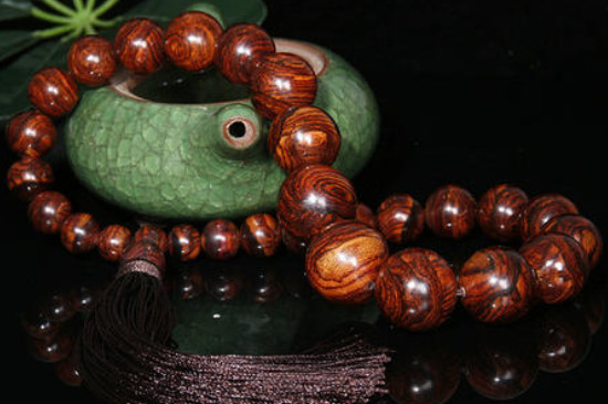 黃花梨手串什么時(shí)候可以佩戴