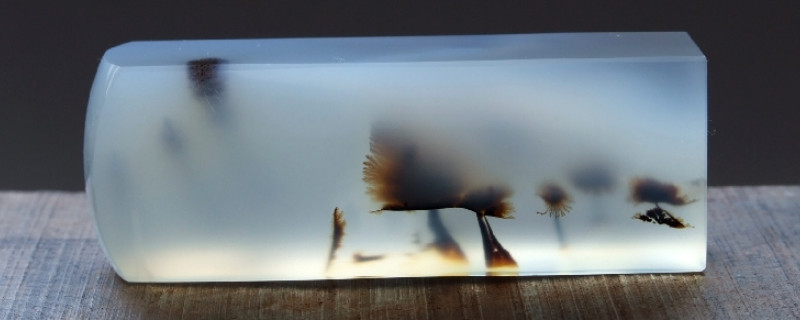 馬達(dá)加斯加高冰玉髓是玉嗎